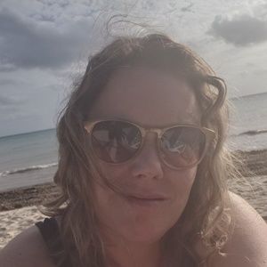 Meet your Posher, Carrie